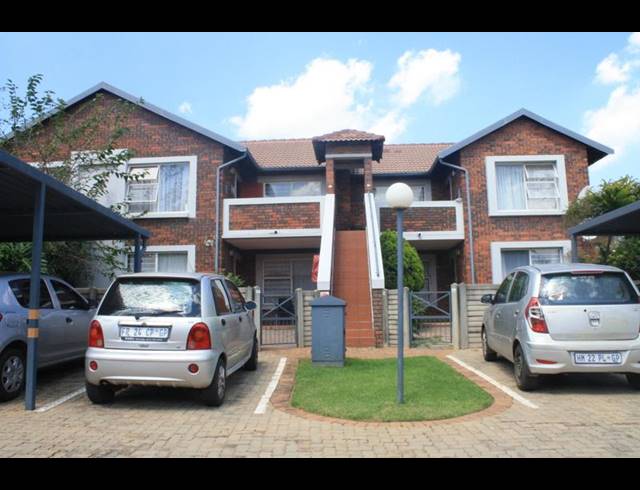 2 BEDROOM TOWNHOUSE FOR SALE IN GLEN MARAIS